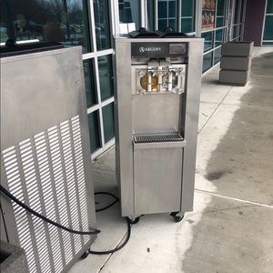 Commercial Ice maker